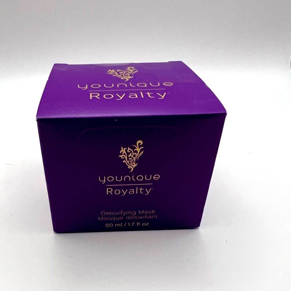 Younique Royalty detoxifying Mask